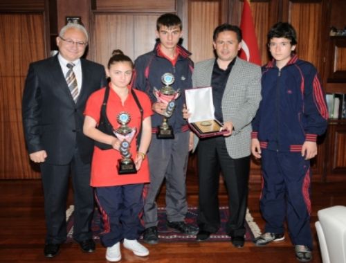 İSTANBULU TUZLALILAR TEMSİL ETTİ